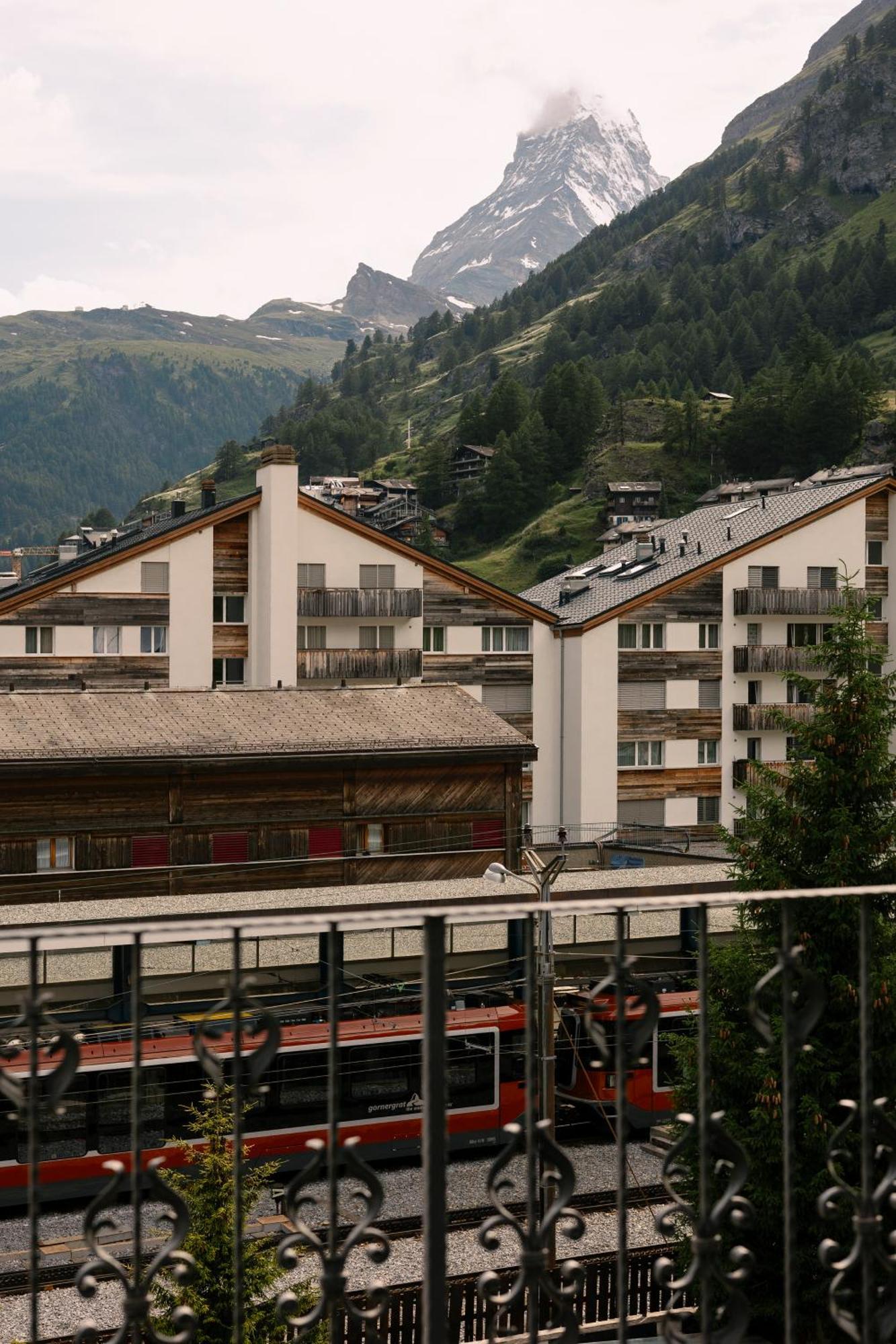 Schloss Zermatt - Cbd & Adaptogenic Spa And Sport Hotel Exterior foto